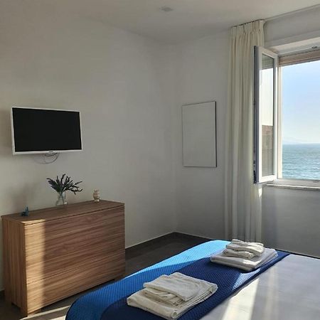 Deviveschi Guest House 卡斯特拉玛雷帝斯达比亚 外观 照片
